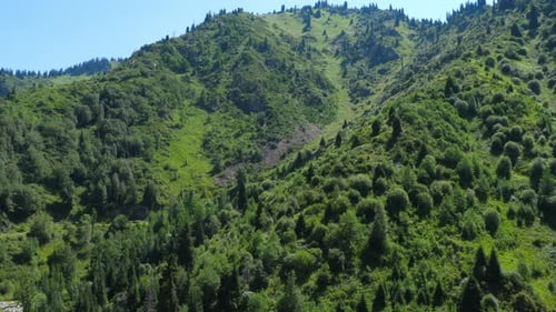 Majestätische Berge in Almaty
