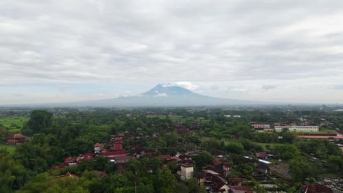 Luftaufnahme der Landschaft des Mount Merapi, Indonesien.