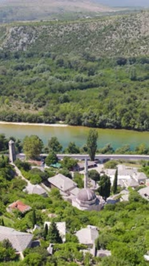 Le
village de Počitelj en Bosnie-Herzégovine. Vue aérienne verticale
