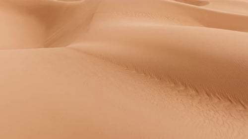 Eine große Sandmasse, die durch Windstoß entstanden ist