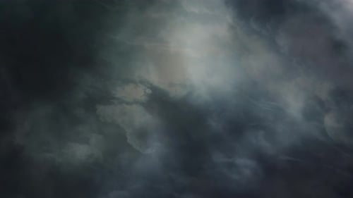 Paisagem nublada escura, tempestade, desastre, céu nublado cinzento sombrio.