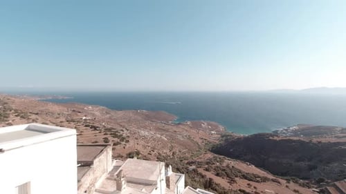 Vue du paysage de l'île de Tinos en Grèce pendant une journée d'été ensoleillée