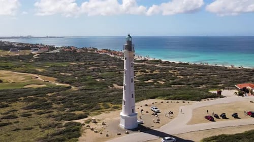 Luftaufnahme des Leuchtturms von California entlang der Küste auf Aruba.