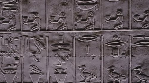 Peintures dans l'ancien temple égyptien d'Abydos