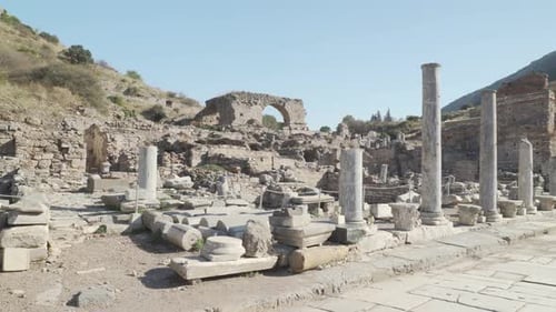 Vue impressionnante des colonnes d'Éphèse (Efes) en Turquie