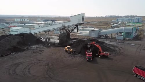 Rohstoffindustrie für Kohle, Draufsicht, Drohnenabbau, Gewinnung von Mineralien, Gewinnung von Mineralien, Nützlich