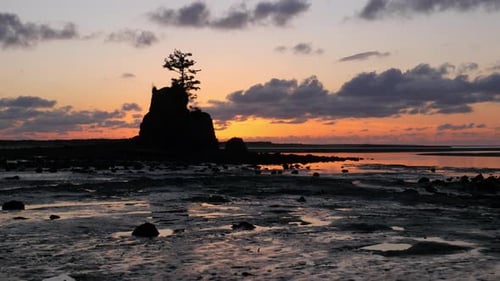 Puesta de sol en Siletz Bay, Lincoln City, Oregon Bay