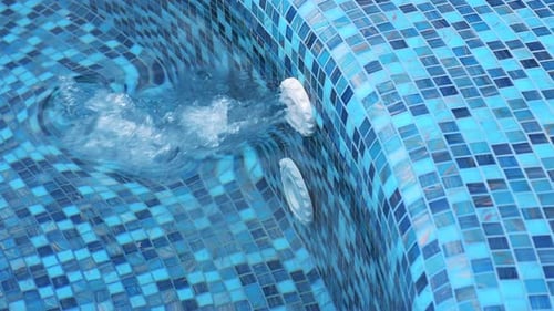 The inclusion of hydromassage in the jacuzzi. Clear blue water in the pool. Relax in the backyard of