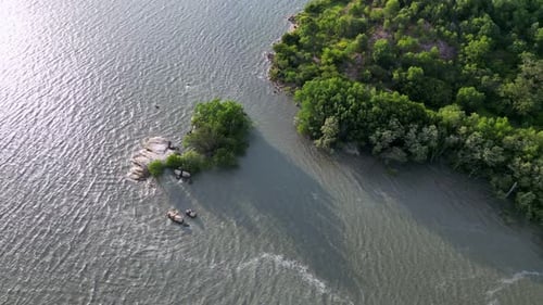 Luftdrehung, schauen Sie die kleine Insel hinunter