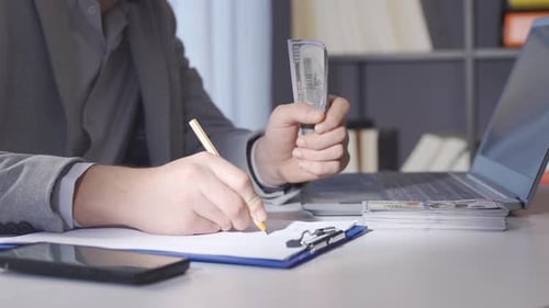 Financial crisis and money calculation.