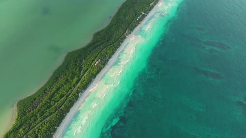 Tulum: Imagens aéreas de drones de praias de areia branca e águas tropicais