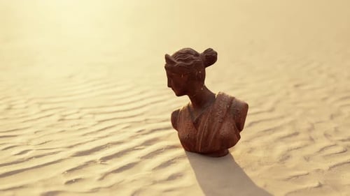 Déesse de l'amour dans la mythologie grecque sur le sable de la plage