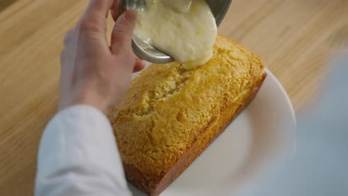 Nahaufnahme der Rezeptzubereitung von Biskuitkuchen