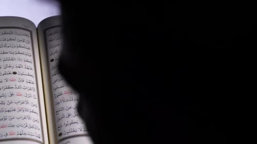 Background Video Al Qur An Versi 5(0)
