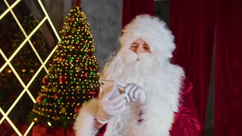 Santa Claus Speaks By Video Call