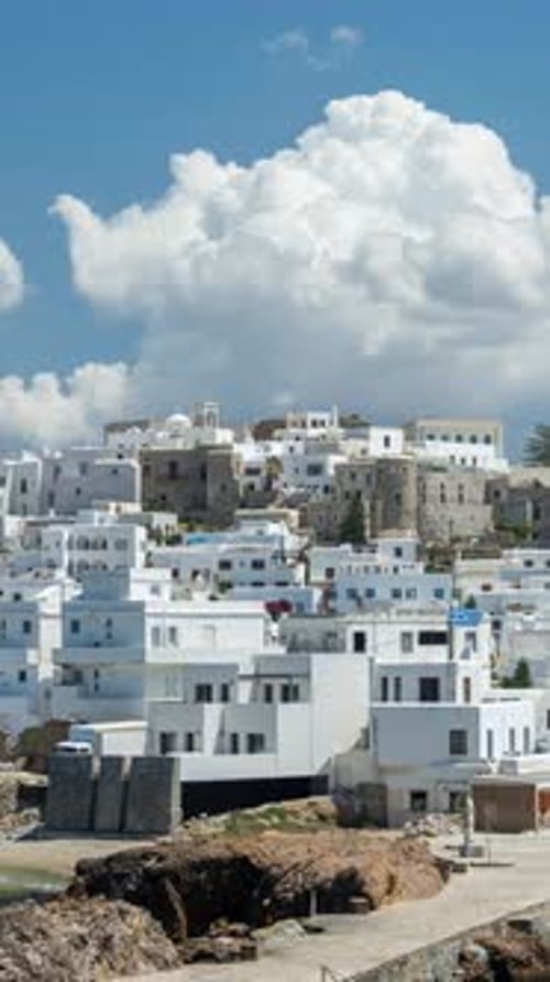 La ville de Naxos à Naxos, en Grèce, à la verticale