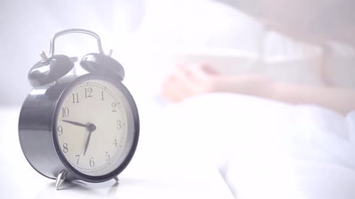 Wecker klingelt bei Morgenwecker