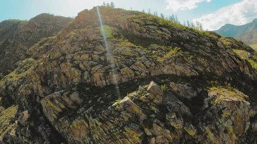Rocky Peaks stehen unter Sonnenstrahlen
