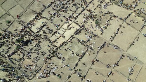Vue aérienne d'un rassemblement de personnes, Nigeria.