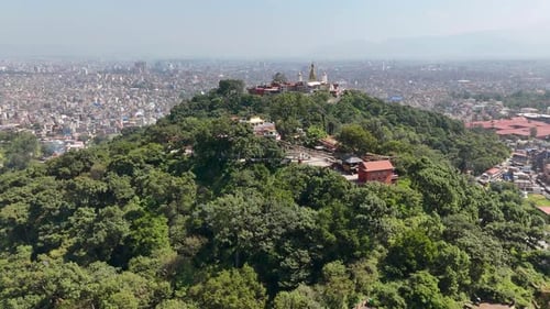 Luftaufnahme des Komplexes Swayambhunath Stupa (Affentempel) in Kathmandu, Nepal