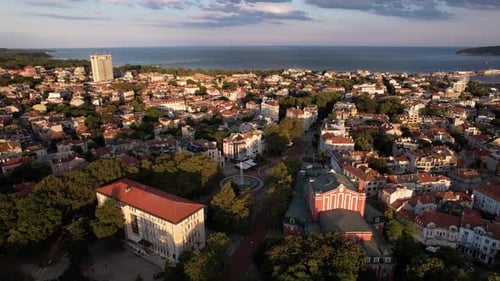 Vista aérea de los edificios de la ciudad de Varna, Bulgaria.