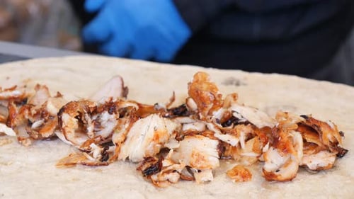 Zubereitung von Döner Chicken Wrap in der Instanbul Street
