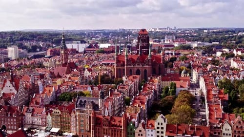 Bazylika Mariacka in Gdansk old town. Aerial dolly shot.