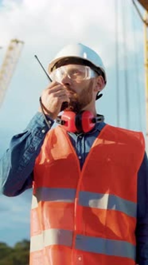 A Construction Worker Effectively Sharing Key Information on the Job Site During Operations