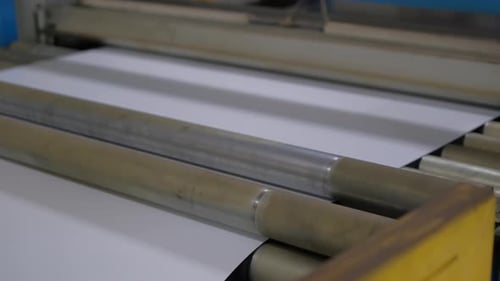 Embalaje: producción de películas de polietileno en la línea de producción de plantas industriales en Modern Metalwork