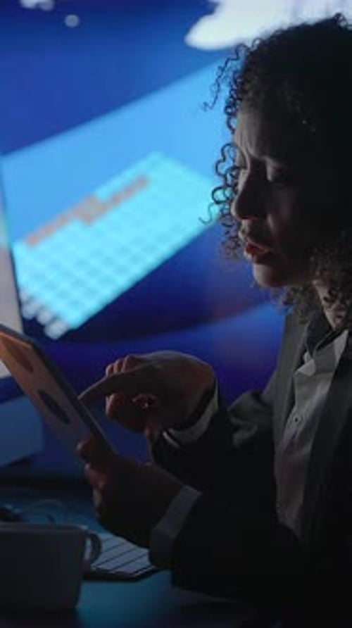 A Focused Professional Specializing in Analyzing Data Effectively Within a Digital Environment