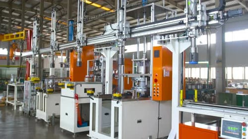 Automated Industrial quetscht die Kupferdrähte in der Automobilfabrik zusammen