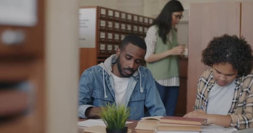 студенты писают