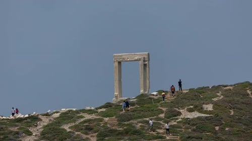 La ville de Naxos et Portara en Grèce