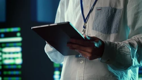 Der Administrator führt die Servereinheiten durch
