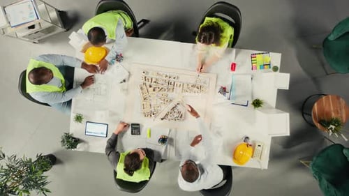 Kollegen von Overhead Architecture beraten sich zu einem städtebaulichen Masterplan