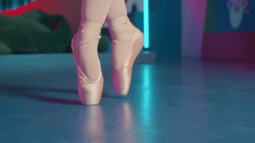 Ballet Dancer Feet Moving En Pointe Indoors