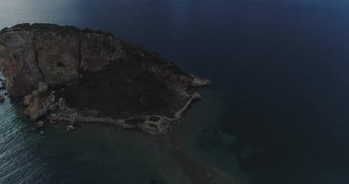 Ancienne île pirate de Myonnesos (plus connue sous le nom d'île de Cifit)