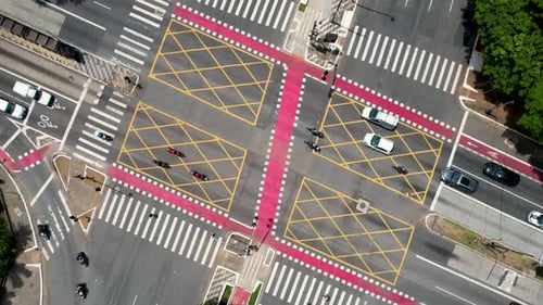 Vista superior: famoso cruzando a Avenida Rebouças e a Avenida Brasil em São Paulo, Brasil