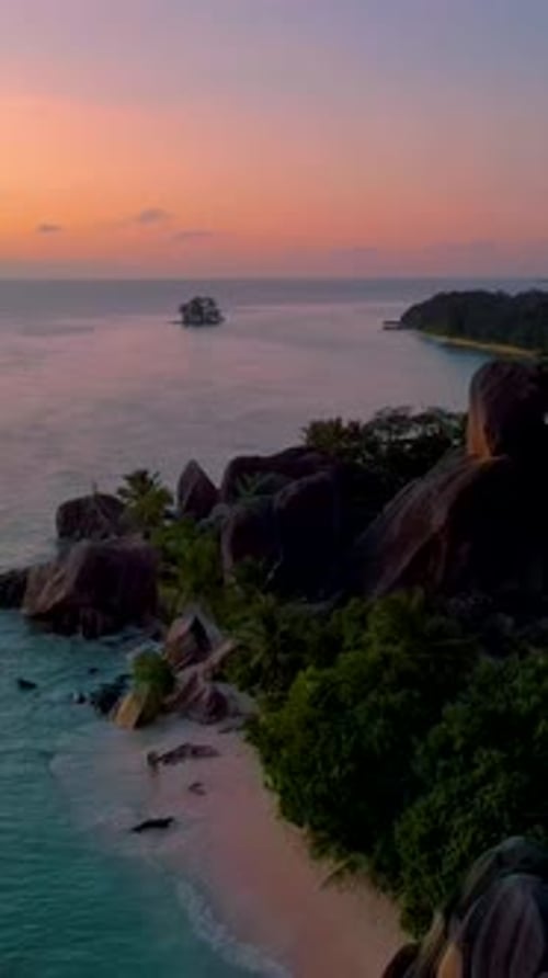 Puesta de sol en la playa de Anse Source D'Argent Playa de Seychelles Isla La Digue