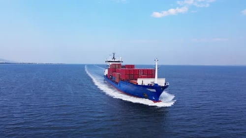 Buque que transporta contenedores que transportan carga internacional para carga de exportación