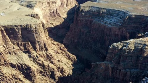 Luftbild der Canyon-Klippen - Landschafts- und Naturkonzept - Drohnenaufnahme
