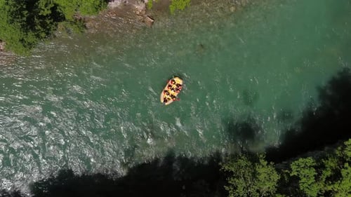 Rafting-Boot auf dem Summer Mountain River