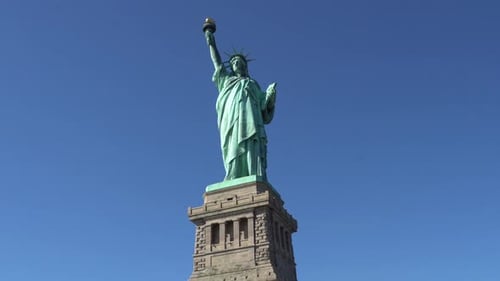 STATUE OF LIBERTY IN NEW YORK