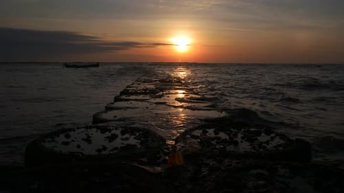 4k timelapse of the sun starting to set on the sea surface