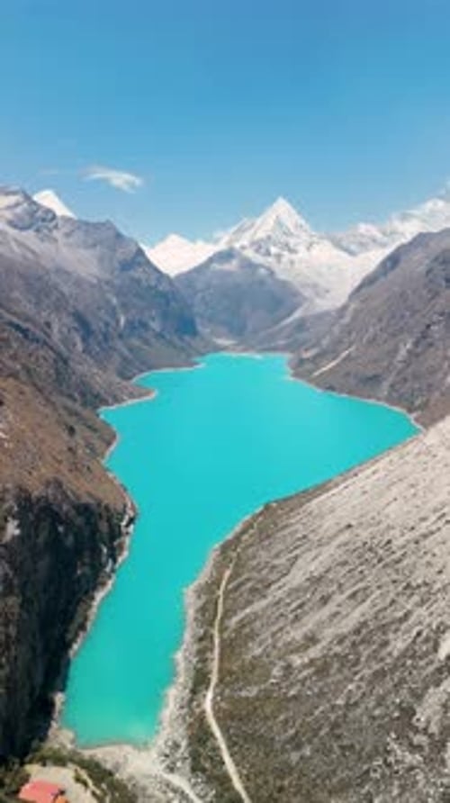 Aerial of Laguna Parón, Overview