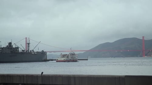 Cette scène Cinématographique du Golden Gate Bridge depuis le Pier 39