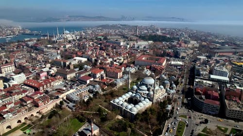 Vue aérienne de la mosquée Sehzade, de l'aqueduc de Valens et de la péninsule historique d'Istanbul
