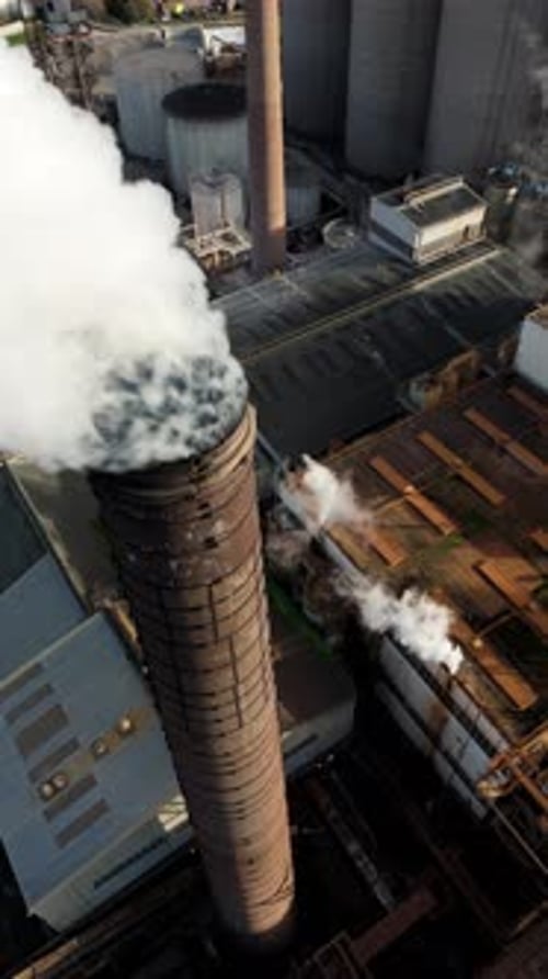 Aerial view of industrial plant, United Kingdom.