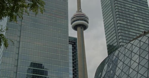 Innenstadt von Toronto einschließlich des architektonischen Wahrzeichens CN Tower in Toronto, Ontario