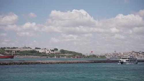 Navires, ferries, bateaux, bâtiments historiques du Bosphore, Istanbul, Turquie